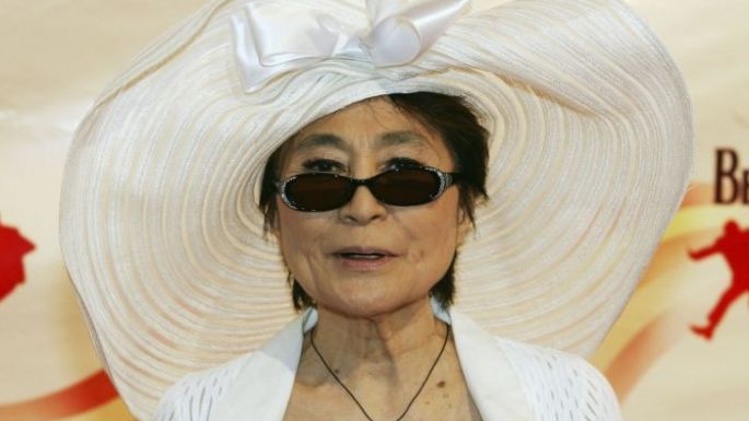 Yoko Ono está en un estado deteriorado de salud y cede sus millonarios negocios