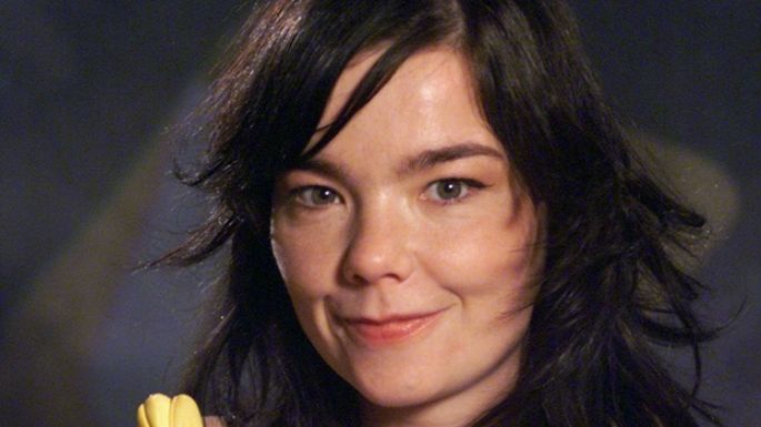 Björk celebra su cumpleaños y anuncia su regreso al cine a lado de su hija Isadora