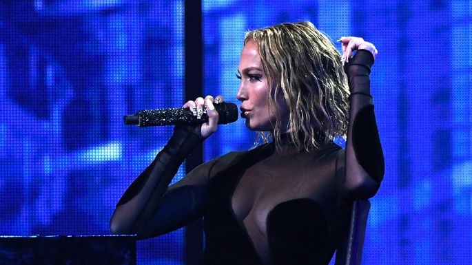 Maluma y Jennifer Lopez protagonizan un candente momento en los American Music Awards