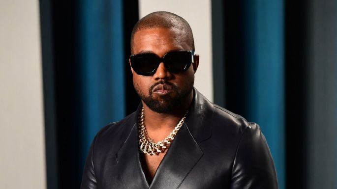 Pese a que se divorcio de Kim Kardashian, captan a Kanye West con su anillo de matrimonio