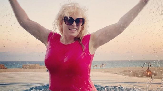 Rebel Wilson se gana el cariño de los mexicanos con esta foto en traje de baño