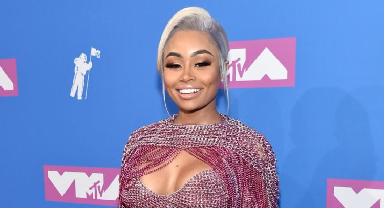 Blac Chyna muestra feliz su nueva figura tras quitarse las siliconas