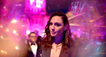 Gal Gadot impacta con vestido con un escote prominente y joyerías de Tiffany & Co