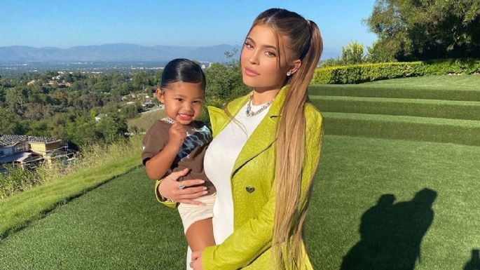 Stormi se roba la atención en un video navideño posteado por Kylie Jenner