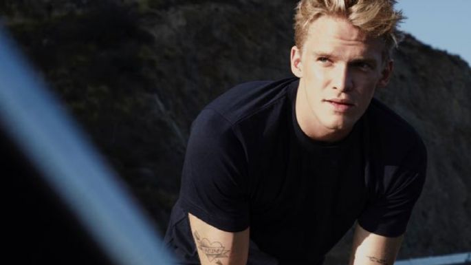 Cody Simpson por fin supera a Miley Cyrus y formaliza su relación con una modelo