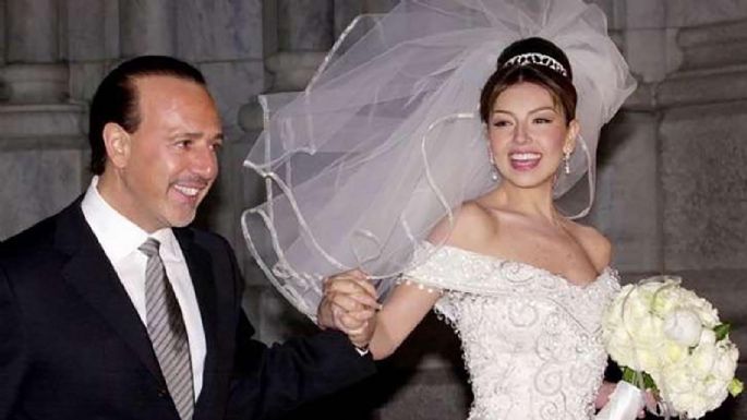 ¡Maravilloso! 5 datos interesantes acerca del vestido de novia de Thalía