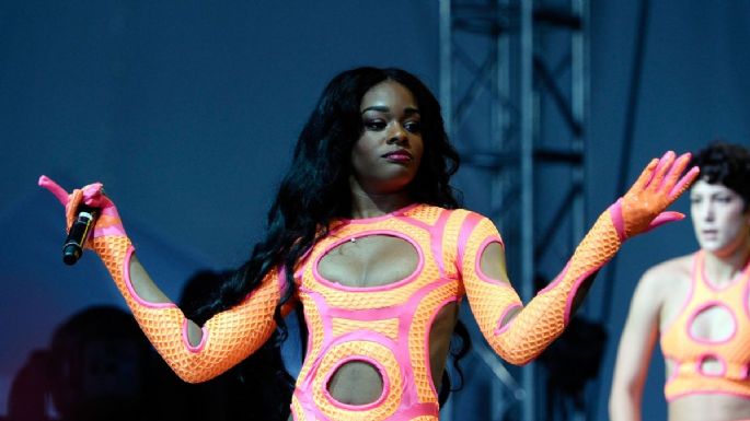 ¿Se come a su gato? La rapera Azealia Banks publica en redes un perturbador ritual con su mascota