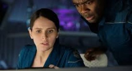 Felicity Jones reflexiona sobre la película 'Cielo de Medianoche' y su conmovedora escena final