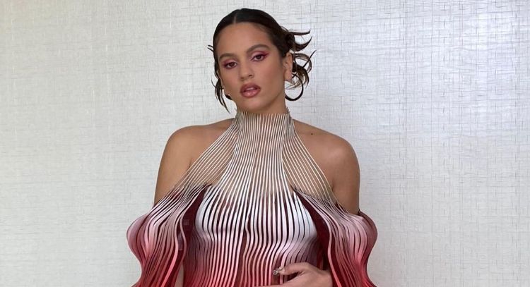 Instagram: Rosalía no se limita y derrocha belleza en Instagram con este coqueto 'outfit' de noche