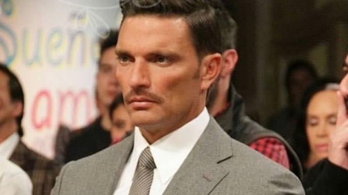 El actor de Televisa Julián Gil revela que tras someterse a una prueba dio positivo a Covid-19