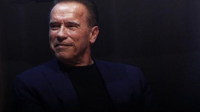 "Ven conmigo si quieres vivir": Arnold Schwarzenegger recibe la vacuna contra Covid-19