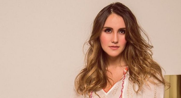 FOTO: Dulce María llega a Instagram y posa con revelador look otoñal