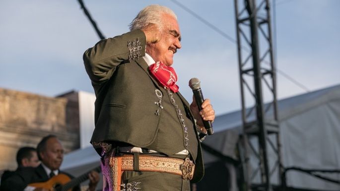 Vicente Fernández da la cara tras ser denunciado por tocar de forma indebida a varias mujeres