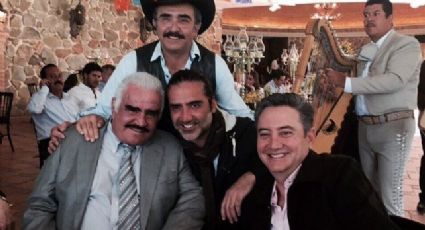 Vicente Fernandez y sus hijos ya se habrían vacunado contra la Covid-19; usuarios en redes estallan