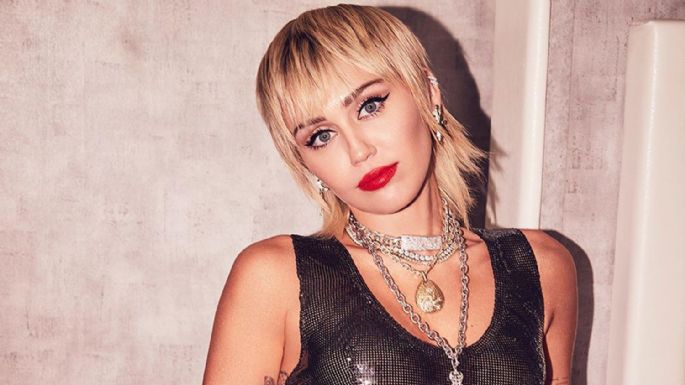 ¡Espectacular! Miley Cyrus deslumbra las redes sociales con increíble vestido negro