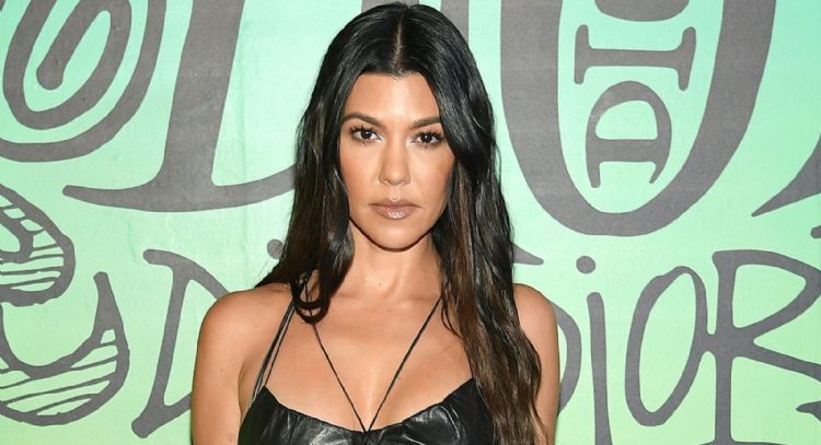 FOTO: Kourtney Kardashian regresa a Instagram y posa con entallado jumpsuit rosa