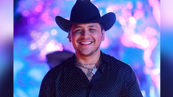 ¡Héroe sin capa! Christian Nodal salva a señora en pleno concierto; era empujada por seguridad