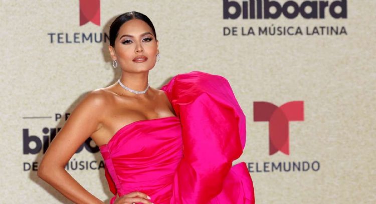 FOTO: Andrea Meza se enfunda en distinguido outfit negro y paraliza Internet