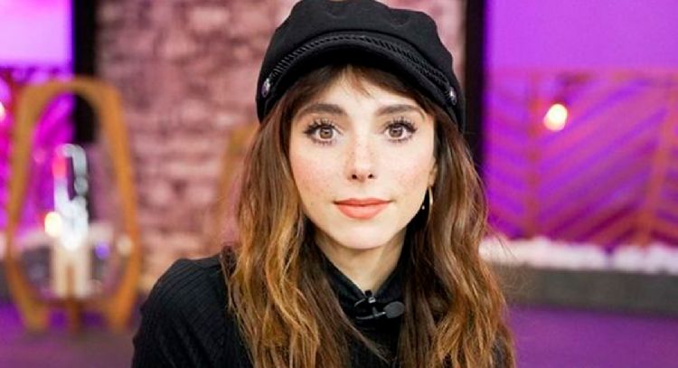 Desde su cuenta de Instagram, Natalia Téllez enamora con este coqueto 'outfit' gris de primavera