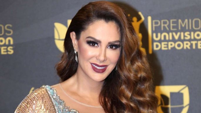 Ninel Conde eleva la temperatura con entallado vestido azul