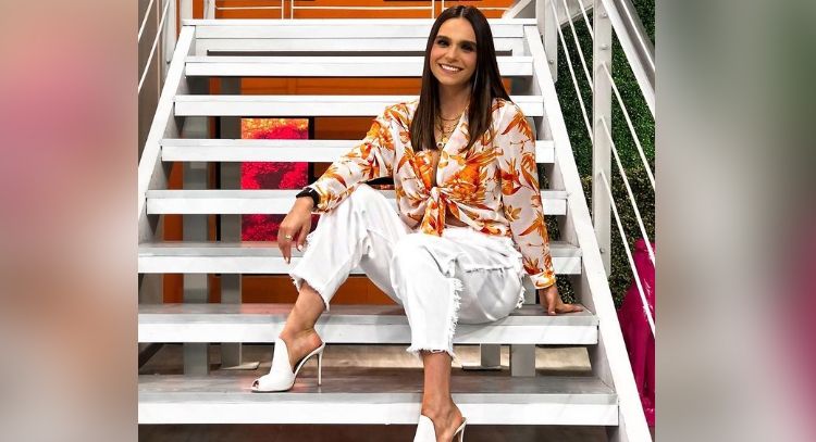 Tania Rincón posa con destacado bañador negro y sorprende a toda Televisa