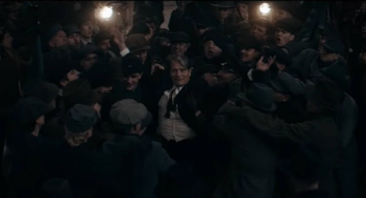 Primer vistazo de Mads Mikkelsen como reemplazo de Johnny Deep en 'Animales Fantásticos 3'