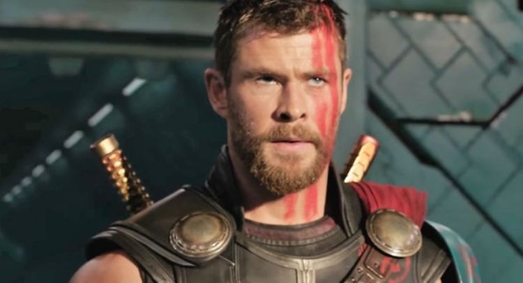 Se filtra un nuevo poster de 'Thor: Love an Thunder' que muestra a Natalie Portman con el ' Mjolnir'