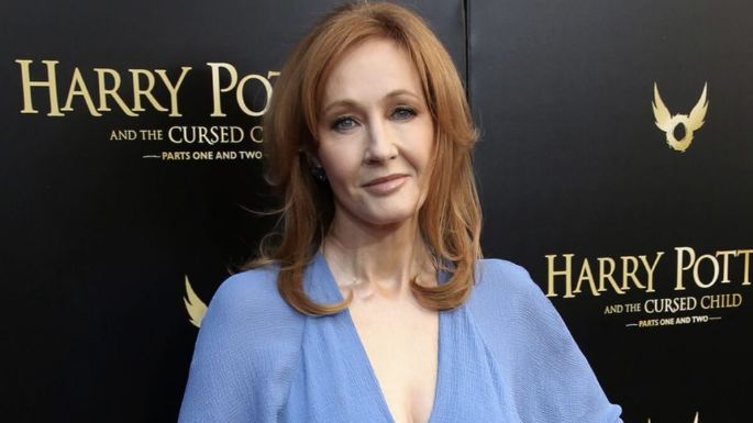 Arremeten contra J.K Rowling  luego de un tuit controversial que señalan es transfóbico