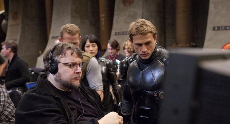 El mexicano Guillermo del Toro revela su visión original para la secuela de 'Titanes de Pacífico'