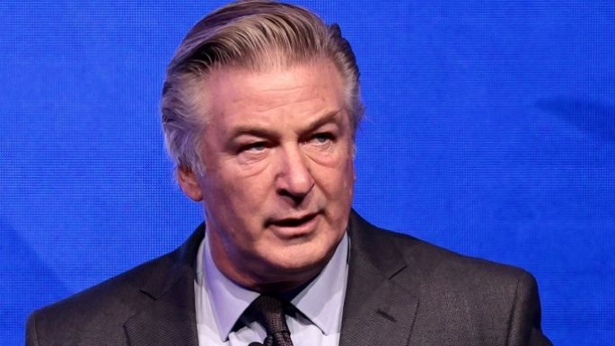 Policía emite una orden para registrar el teléfono celular de Alec Baldwin tras el disparo fatal