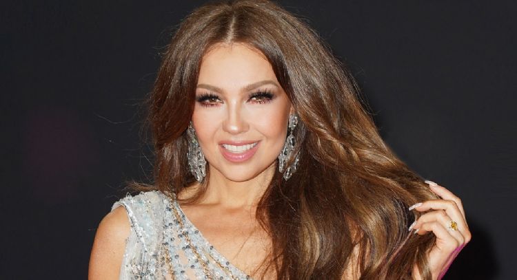 FOTO: Thalía posa con encantador jumsuit rosa y derrocha belleza en Instagram