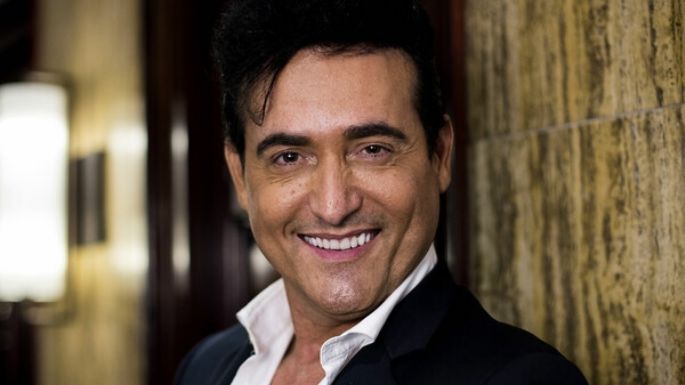 Lamentable: Carlos Marín de Il Divo, quien falleció ayer, se vacunó contra Covid-19 en México