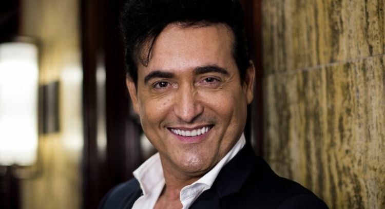 Lamentable: Carlos Marín de Il Divo, quien falleció ayer, se vacunó contra Covid-19 en México