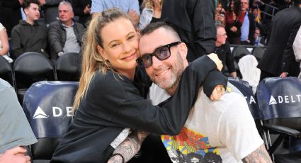 Behati Prinsloo muestra por primera vez una foto de su vida familiar con su esposo Adam Levine