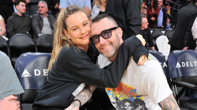 Behati Prinsloo muestra por primera vez una foto de su vida familiar con su esposo Adam Levine