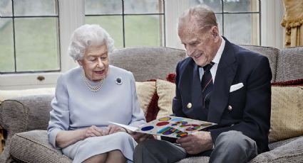 ¡Amor eterno! Mira el emotivo homenaje navideño que hace la reina Isabel a su fallecido esposo