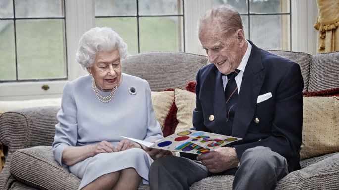 ¡Amor eterno! Mira el emotivo homenaje navideño que hace la reina Isabel a su fallecido esposo