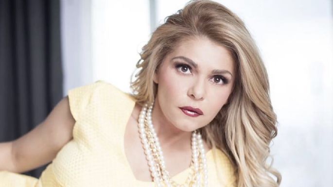 Itatí Cantoral regresa a Internet y lo hace con encantador ourfit azul; así luce la guapa actriz