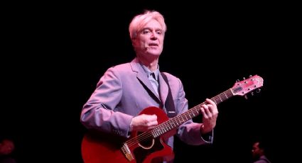 David Byrne continúa con conciertos pese a contagios de Covid-19 entre los miembros de su equipo