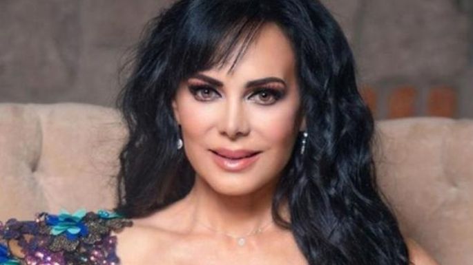 Maribel Guardia presume su figura con un espectacular y coqueto vestido rojo