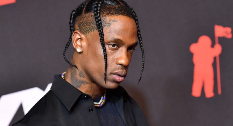 Travis Scott reaparece en el escenario después de la tragedia en Astroworld