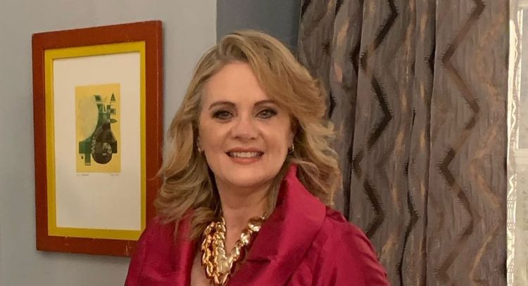 Érika Buenfil no se limita y demuestra su belleza con este destacado 'look' de día; así lo presume