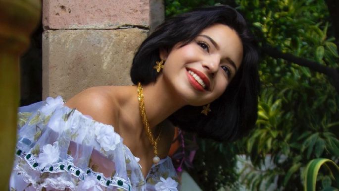 Ángela Aguilar estrena 'Bésame Mucho' en mariachi para que siempre recuerden a México