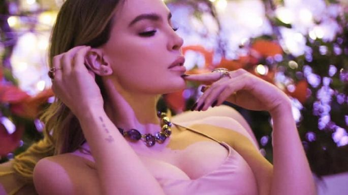¡Radiante! Belinda desata críticas y suspiros por este coqueto video en la playa
