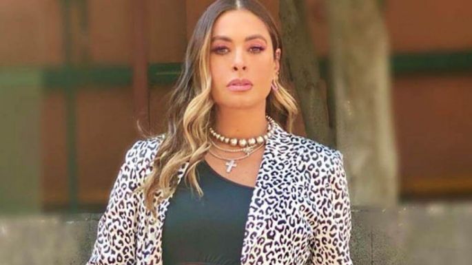 'LCDLFM': Galilea Montijo presume figura en distinguido vestido plateado, ideal para este verano