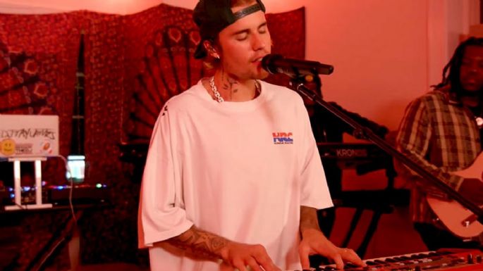 Justin Bieber sorprende al estrenar una canción durante su participación en Tiny Desk de NPR