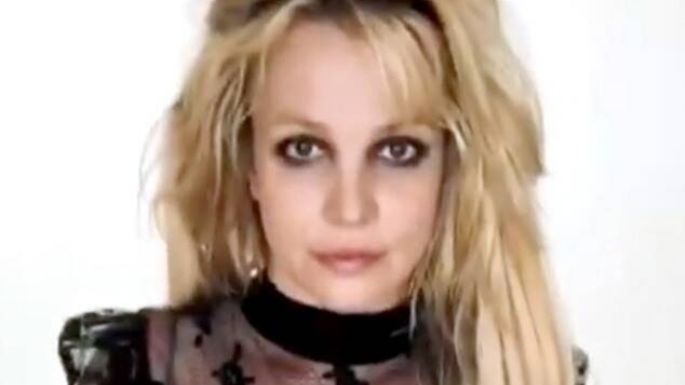 Britney Spears confunde a sus fans con múltiples publicaciones que hacen referencia al color rojo