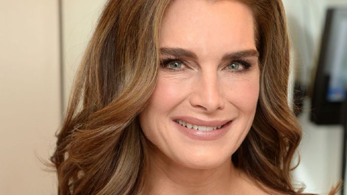 Tras sufrir grave accidente en el gimnasio, Brooke Shields aprende a caminar de nuevo