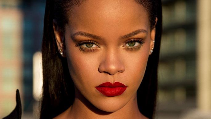 ¡Qué felicidad! Rihanna aviva el rumor acerca de hacer música nueva