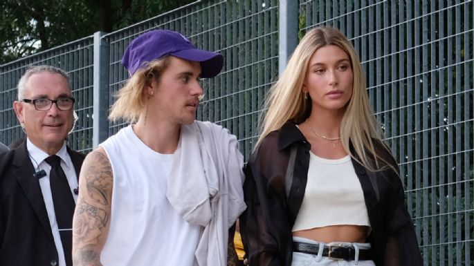 Hailey Bieber revela un incómodo momento con los paparazzi mientras llevaba una falda corta